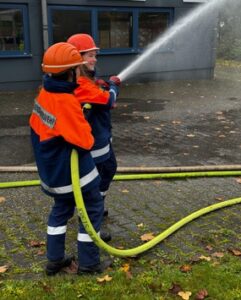 FW Wenden: Jahresabschlussübung der Jugendfeuerwehr der Gemeinde Wenden