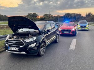 FW Alpen: Gemeldeter Pkw-Brand auf der Autobahn 57