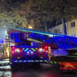 FW-RE: Kellerbrand im Mehrfamilienhaus mit 2 schwer verletzten Person – Feuerwehr und Rettungsdienst im Großeinsatz