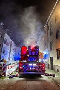 FW-E: Küchenbrand in einem Mehrfamilienhaus – keine Verletzten