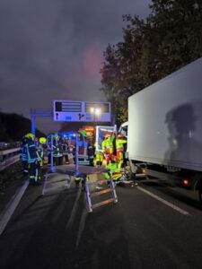 FW-OB: Verkehrsunfall auf der A3: Eine verletzte Person