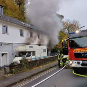 FW-EN: Wetter – Brand in Wohn- und Geschäftsgebäude