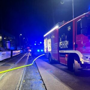 FW-E: Entstehungsbrand im Krankenhaus – Klinikpersonal verhindert Schlimmeres