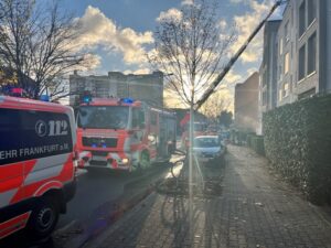 FW-F: Brand im Wohngebäudekomplex in Unterliederbach – Keine Verletzten