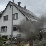 FW-OG: Brand in Einfamilienhaus – WG-Zimmer ausgebrannt