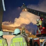 FW Burscheid: Dachstuhlbrand zerstört Wohnhaus