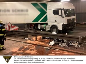 FW-M: Aufwendige Lkw-Bergung sorgt für Verkehrsbehinderungen (Sendling)