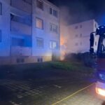 FW-DT: Brand in Mehrfamilienhaus – 2 Personen gerettet