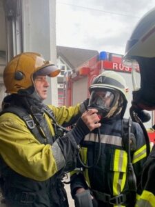 FW-OE: Feuerwehr Lennestadt absolviert Gasbrandausbildung – Firmen Traicon und Westenergie unterstützen lokale Einsatzkräfte in Lennestadt