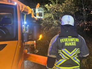 FW Hünxe: Ausleuchten nach Sturmschaden – Unterstützung des Gemeindebauhofs