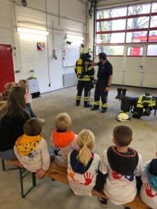 FW-KLE: Brandschutzerziehung mit dem Sankt-Markus-Kindergarten: „Da sein, damit es nicht brennt“