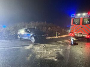 FW-EN: Wetter – Verkehrsunfall in der Nacht