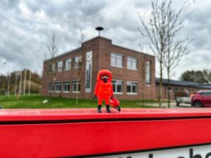 FW-OLL: Verursacher unbekannt: Niedliche Hingucker in Wildeshausen – Playmobil-Figuren erobern nun auch die Feuerwehr