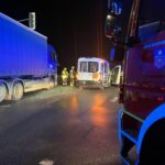 FW Hünxe: Verkehrsunfall zwischen Lkw und Transporter – Eine verletzte Person