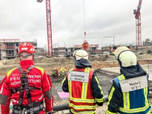 FW-BO: Verletzter Bauarbeiter aus Baustelle gerettet