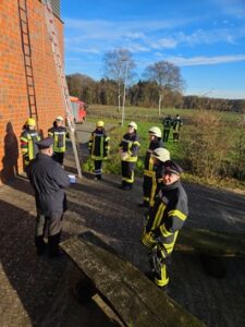 FFW Fredenbeck: Erster Kompetenznachweis der neuen modularen Grundausbildung / Ehrenamtliche Einsatzkräfte erreichen Qualifikation „Einsatztauglichkeit“