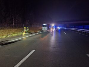 FW-ROW: Gasaustritt am LKW sorgt für Vollsperrung – Feuerwehren im Einsatz