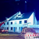 FW-RE: Dachstuhlbrand in Neubaugebiet – keine Verletzten