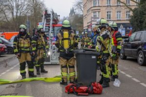 FW-E: Kellerbrand im Essener Nordviertel – Feuerwehr im Einsatz