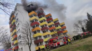 FW Celle: Aktuelle Einsatzinfo – Wohnungsbrand!