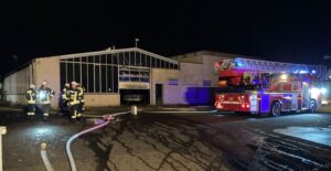 FFW Schwalmtal: Feuerwehr löscht Brand im ehemaligen Autohaus