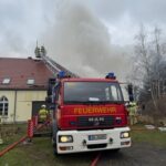 FW Dresden: Großbrand in Dresden-Rossendorf – Starke Rauchentwicklung