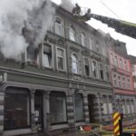 FW-OB: Brand auf der Hermann-Albertz-Straße: Feuerwehr rettet sieben Verletzte