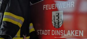 FW Dinslaken: Feuerwehr rückt aus zum Wasserschaden und Heimrauchmelder