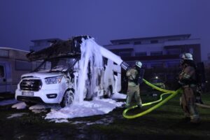 FW-KLE: Brand eines Wohnmobils