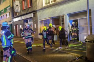 FW-E: Wohnungsbrand im Stadtkern – Rettung in letzter Sekunde