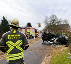 FW Bocholt: Feuerwehr Bocholt befreit Fahrer nach Verkehrsunfall auf der Werther Straße