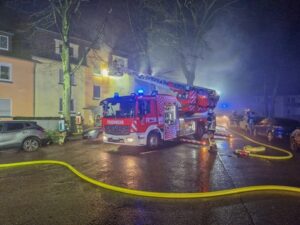 FW-E: Kellerbrand in Mehrfamilienhaus – Rauchmelder verhindern Schlimmeres