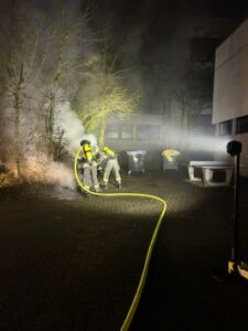 FW-WRN: Mülleimerbrand am Anne-Frank-Gymnasium