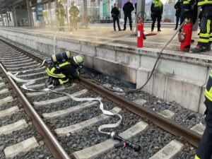 FW-DO: Brennender Unrat sorgt für großes Feuerwehraufgebot am Hauptbahnhof