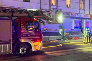 FW-BO: Nächtlicher Brand in Wattenscheid Ladenlokal – Keine Verletzten