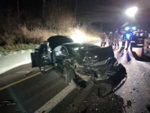 FW Burscheid: Stau sorgt für Verzögerung bei schweren Verkehrsunfall