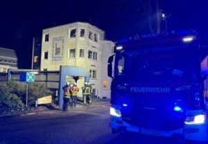 FW-BO: Brand im Martin-Luther-Krankenhauses – Eine Person lebensgefährlich, sechs weitere leicht verletzt