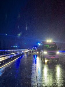 FW-NE: Verkehrsunfall auf der Fleher Brücke | Unfallfahrzeug alarmierte Feuerwehr via eCall