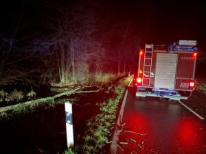 FW Flotwedel: Sturmtief „Bernd“ sorgt für Feuerwehreinsatz bei Wiedenrode