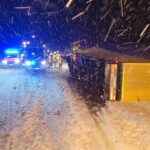 FW Helmstedt: Umgestürzter LKW auf Landstraße infolge Wintereinbruch