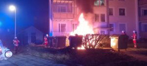 FW Minden: Mehrere Kleinbrände im Stadtteil Bärenkämpen sorgten in Minden für eine eine unruhige Nacht