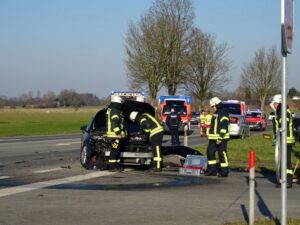 FW Sonsbeck: Verkehrsunfall mit zwei Verletzten