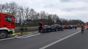 FW Sonsbeck: Auffahrunfall mit fünf beteiligten PKW auf der A57