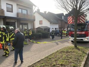 FW-BO: Zwei Hunde aus verrauchter Wohnung in Harpen gerettet