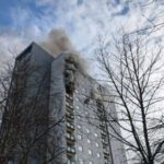 FW Dresden: Brand in einem Wohnhochhaus, zwei Personen müssen reanimiert werden