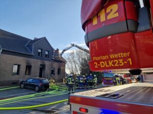 FW-EN: Feuerwehren Gevelsberg und Wetter (Ruhr) bekämpfen Wohnungsbrand an der Stadtgrenze