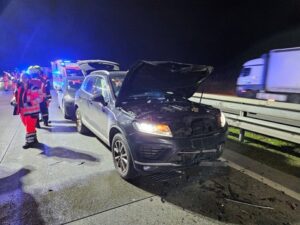 FW-ROW: Verkehrsunfall auf der Autobahn mit 9 Personen – Feuerwehr unterstützt bei Großaufgebot an Rettungsmitteln