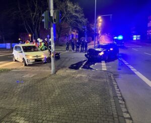 FW-MH: Verkehrsunfall in Speldorf – zwei verletzte Personen