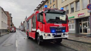 FW Celle: Erstmeldung – Balkonbrand