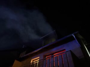 FW-DT: Brand in Reihenendhaus – Zwei Personen betreut